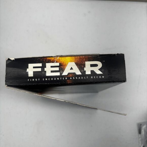 F.E.A.R.: First Encounter Assault Recon FEAR (PC, 2005) - Complete BIG BOX - Picture 4 of 9